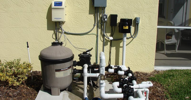 Air dans la pompe piscine : 5 causes et solutions rapides