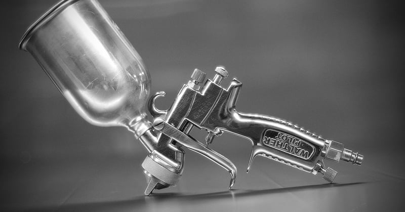 Peinture au pistolet plafond : le guide complet pour un résultat parfait