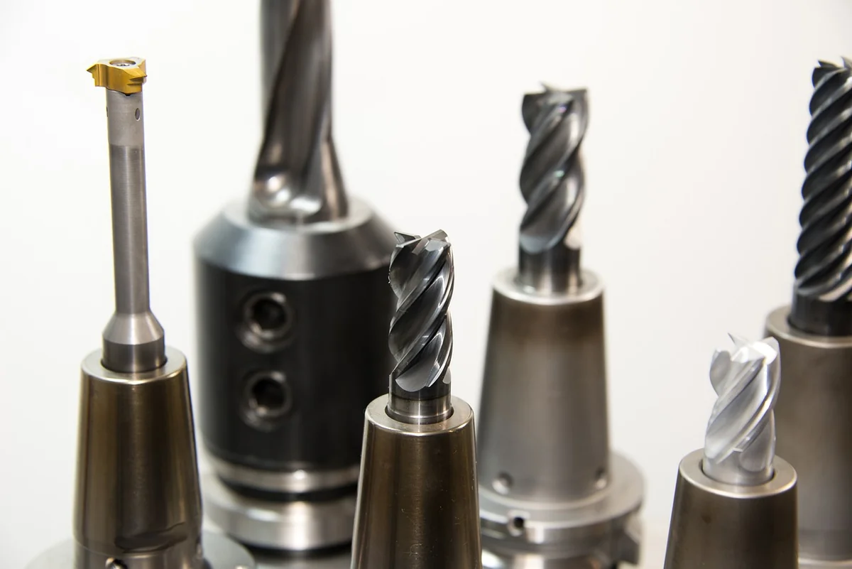 Outils essentiels pour un dévissage réussi